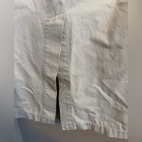 Vintage Tommy Hilfiger Bone Button Front Midi Skirt Size 10 Tall
Preppy classic - Picture 7 of 7